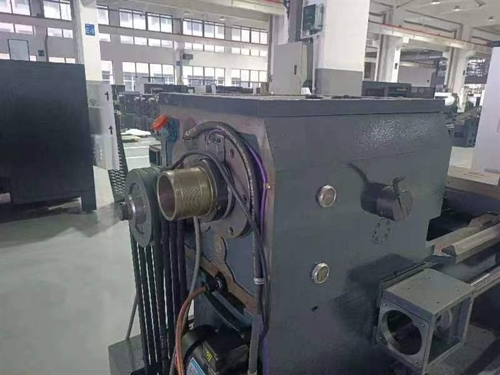 CNC HORIZONTAL LATHE WITH ROLLING GUIDE