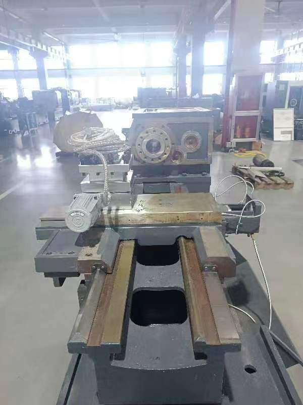 CNC HORIZONTAL LATHE WITH ROLLING GUIDE